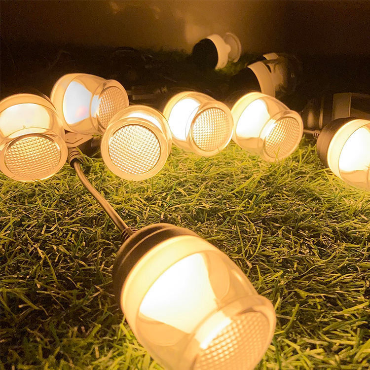 Fiesta al aire libre con luz solar con temperatura de color de 2700K y flujo luminoso de 50lm