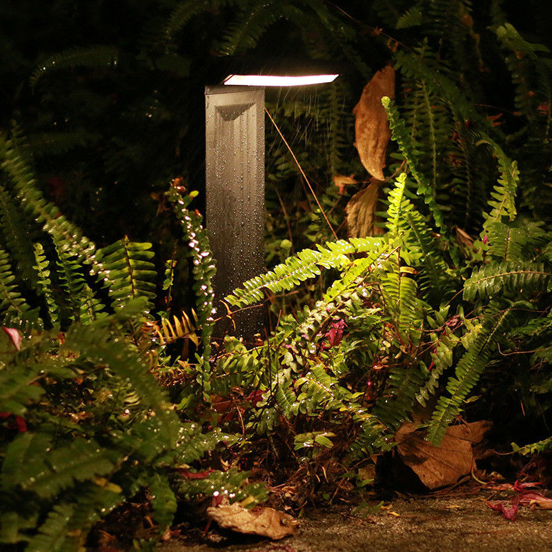 IP64 resistente al agua Luzes solares conectadas a tierra para jardín al aire libre Automáticamente encendidas y apagadas