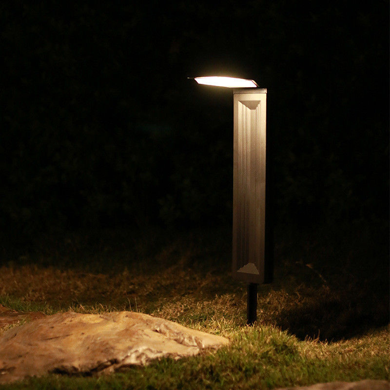 IP64 resistente al agua Luzes solares conectadas a tierra para jardín al aire libre Automáticamente encendidas y apagadas
