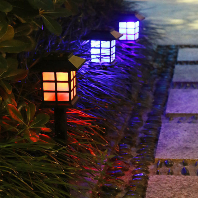 8 horas de vida útil lámparas solares LED inserto para lámpara de césped en el jardín del pequeño palacio