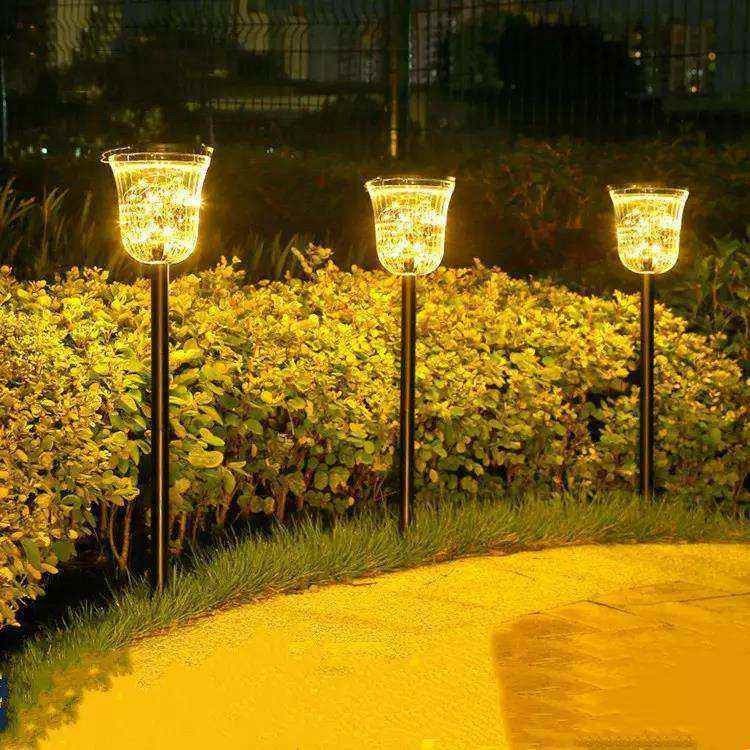 Luz de jardín solar decorativa con eficiencia luminosa de 60lm / w y tiempo de carga de 50000