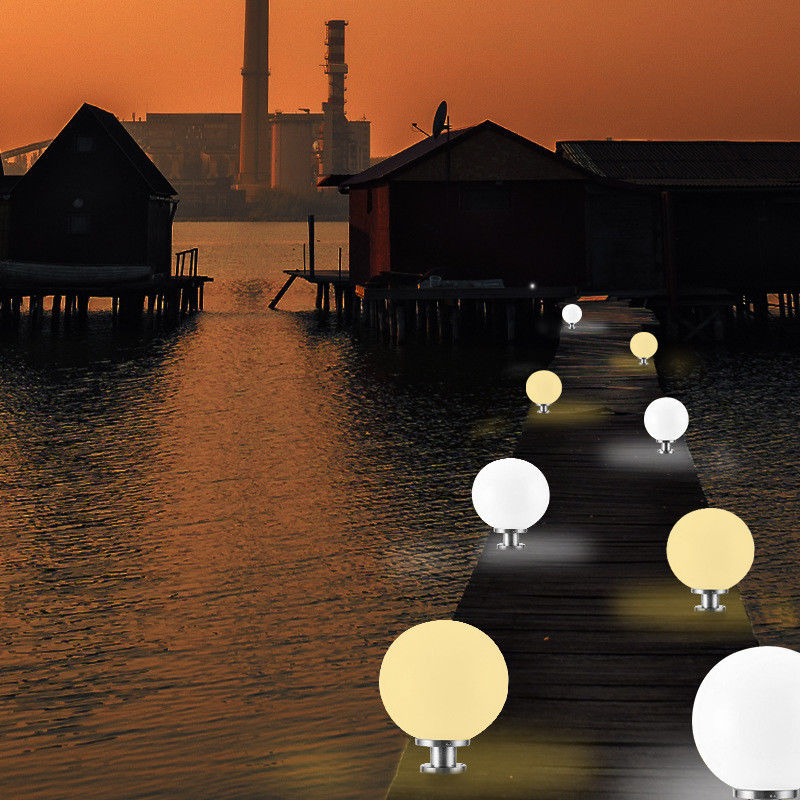 360° Ángulo de haz de plástico redondo de la cerca solar luces de poste con temporizador remoto y 3 colores
