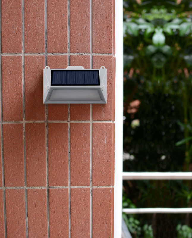 Suministro de energía solar 18leds sensor de movimiento luz de pared para la seguridad y durabilidad al aire libre