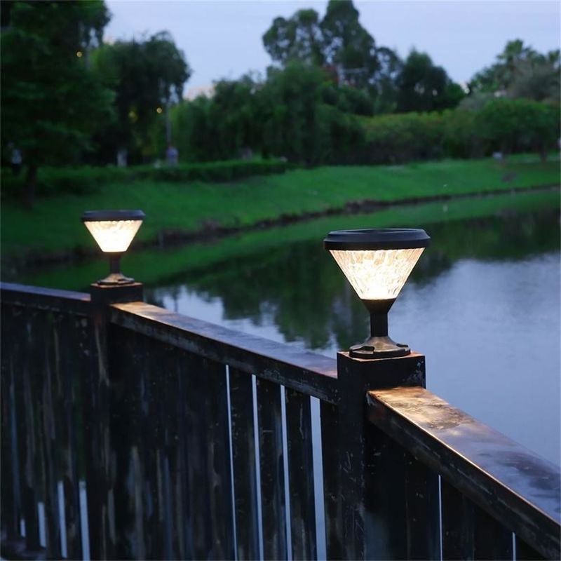 Estilo europeo IP65 Lampara impermeable patio solar Led Césped Bollardo Jardín Luz para exteriores