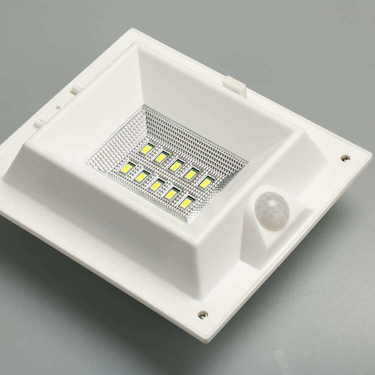 Iluminación solar de jardín de pared exterior con sensor de movimiento PIR y flujo luminoso de 300lm