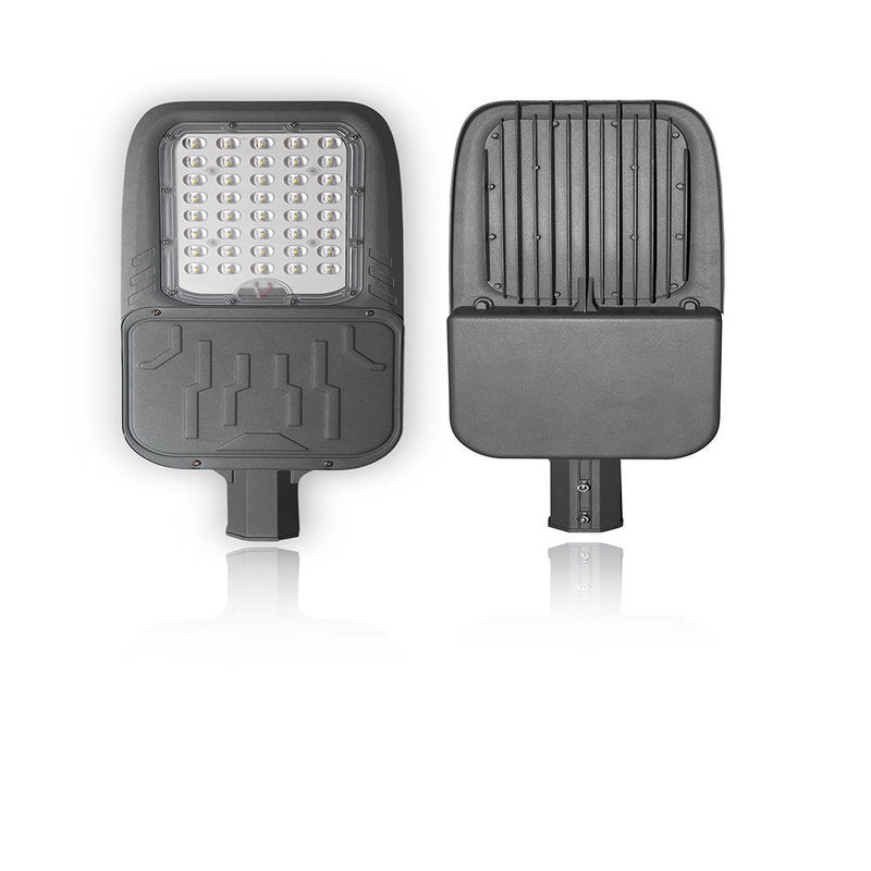 Todos en una luz solar de la calle 24kg peso del producto fuente de luz LED para pared exterior