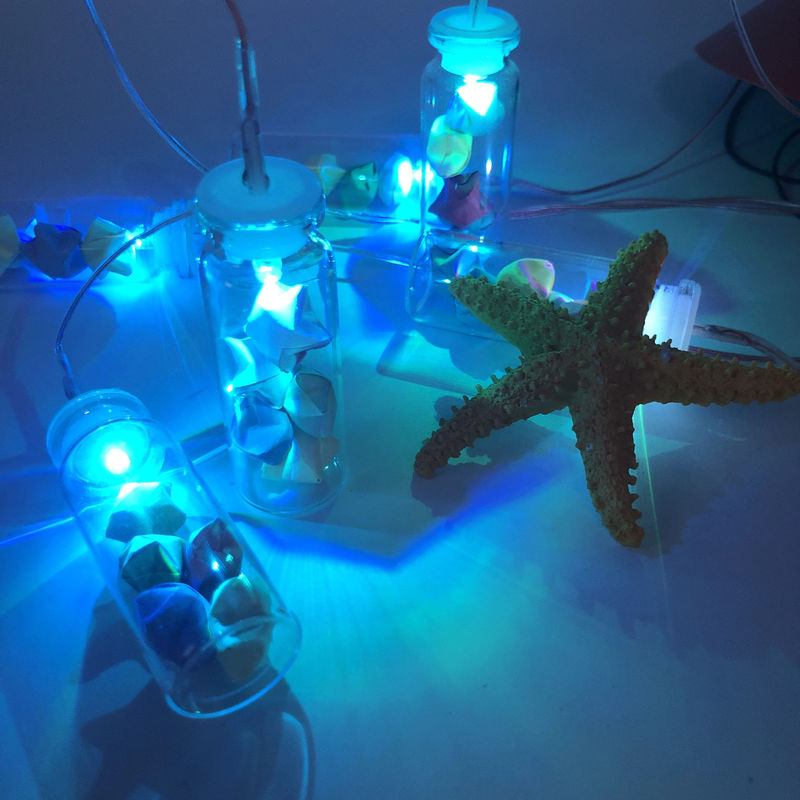 Lámpara de luz solar de viento solar de LED multicolor inteligente para iluminación de jardines al aire libre 50000 horas