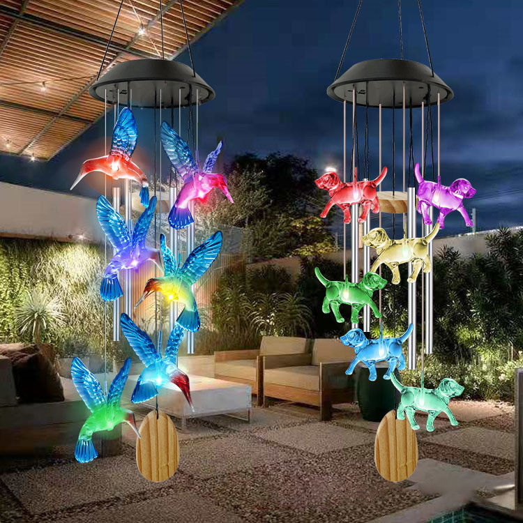 Campana de viento de energía solar a prueba de agua con color cambiante Colibri y diseño de mariposa