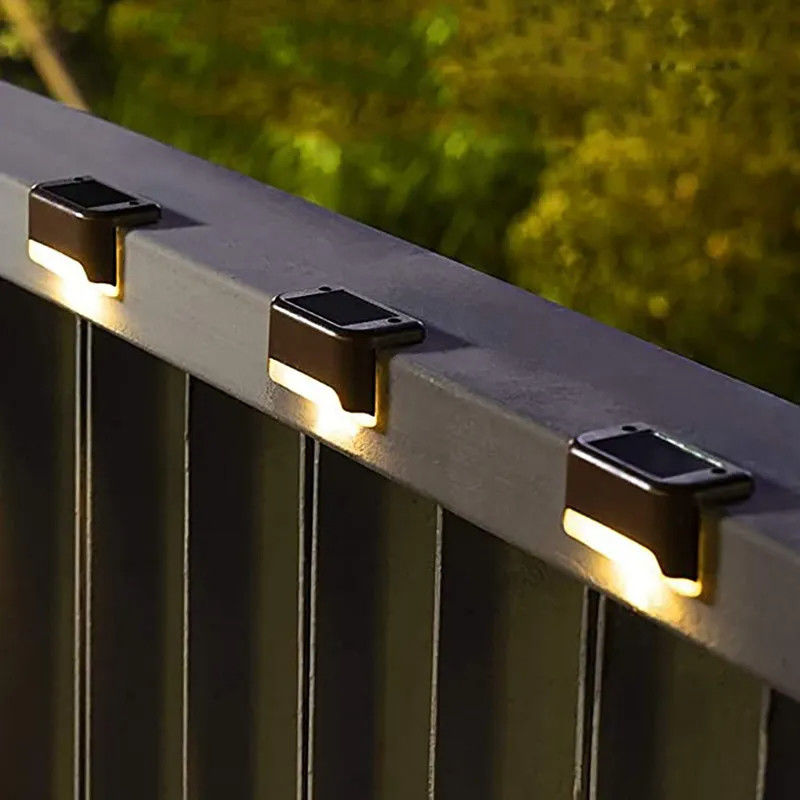 2700K Temperatura de color Luces de cercas solares Estables LED a prueba de agua Luces de cubierta solares 1-