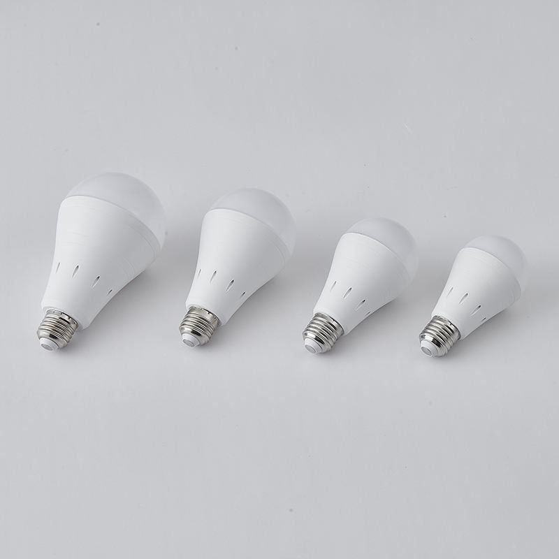 Luz de emergencia de campamento portátil y recargable 7W / 9W / 12W / 15W Duración de vida 50000 horas