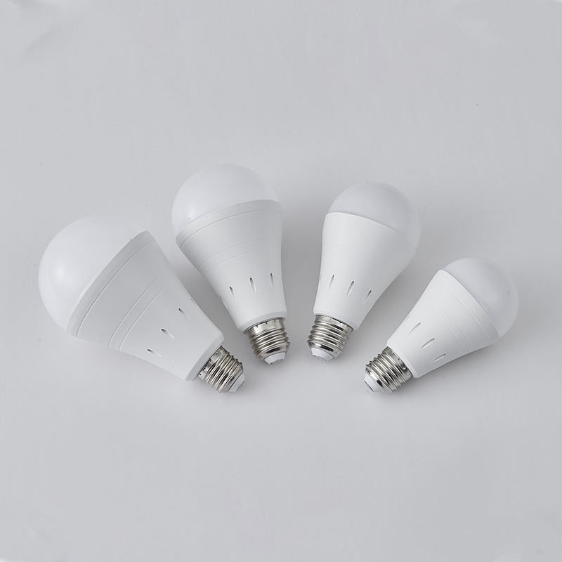 Luz de emergencia de campamento portátil y recargable 7W / 9W / 12W / 15W Duración de vida 50000 horas
