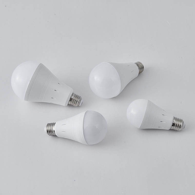 Luz de emergencia de campamento portátil y recargable 7W / 9W / 12W / 15W Duración de vida 50000 horas