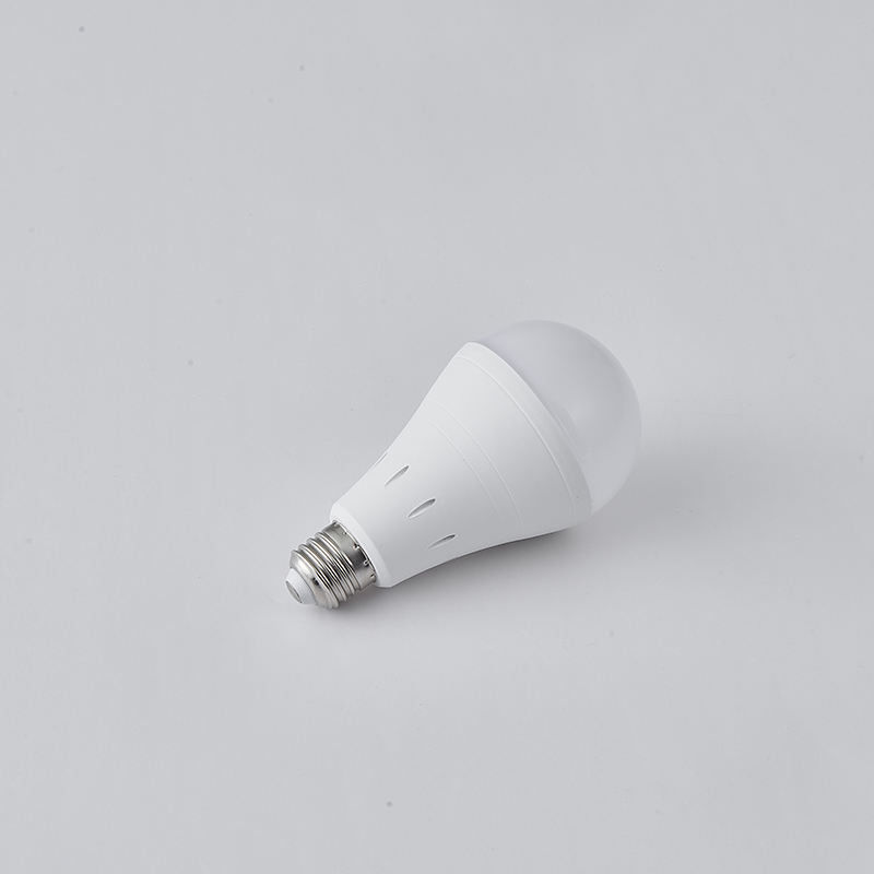 Luz de emergencia de campamento portátil y recargable 7W / 9W / 12W / 15W Duración de vida 50000 horas
